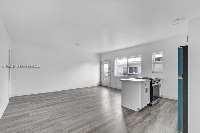 Photo - 780 73rd St Unidad 11