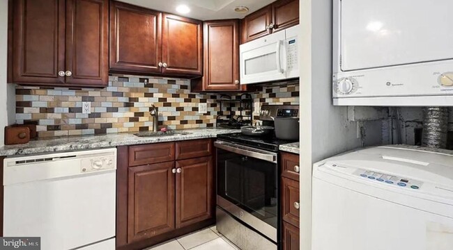 Building Photo - 200 Lombard St Unit 643