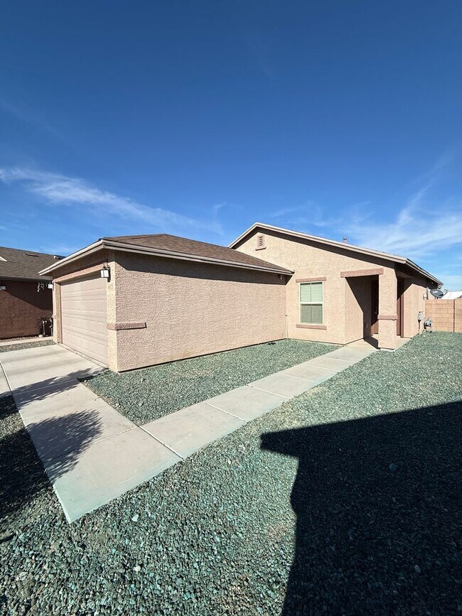Photo - 3 Bed | 2 Bath | 1,456 Sq Ft | 2-Car Garage