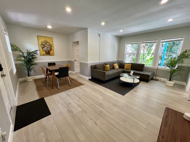 Photo - 6030 N Bayshore Dr Unit 2