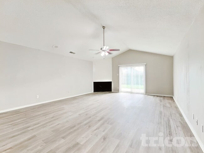 Photo - 1142 Shadyglen Cir