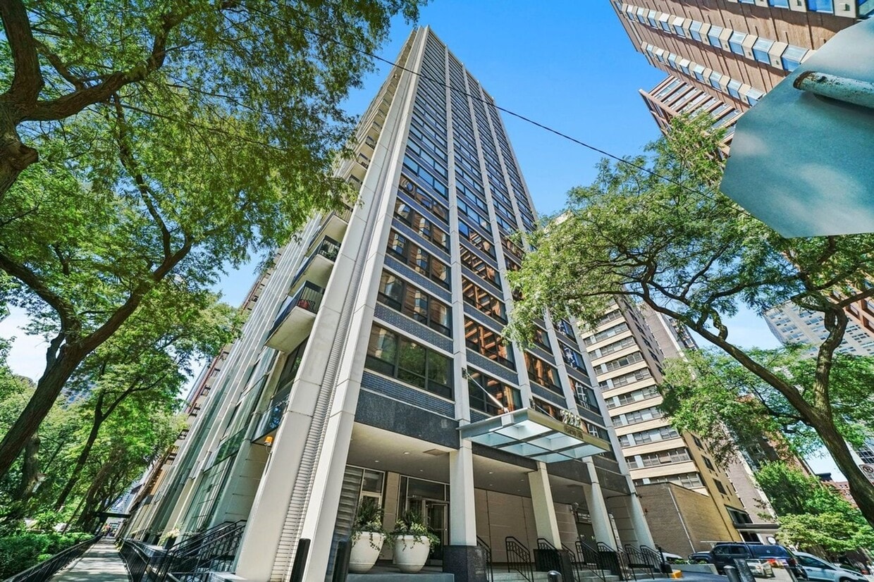 2 bedroom condo with built in washer/dryer... - 2 bedroom condo with built in washer/dryer...