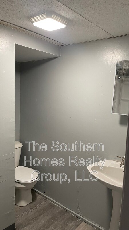 Photo - 303 S Oak St