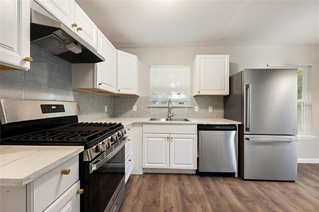 Photo - 2303 Metcalfe Rd