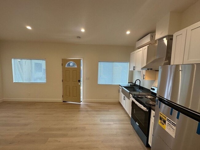 Photo - 6614 Telegraph Ave