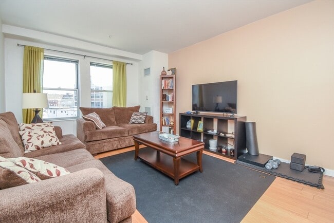 Photo - 16 Miner St Unit 303