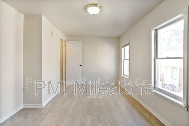 Photo - 118 S Locust St
