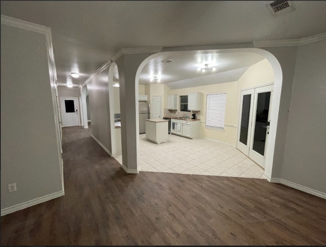 3401 Little John Dr