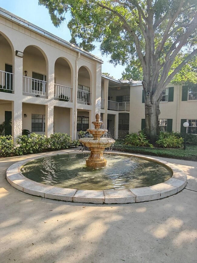 Building Photo - Charming 2-Bedroom Home in an Unbeatable L... Unit 220B