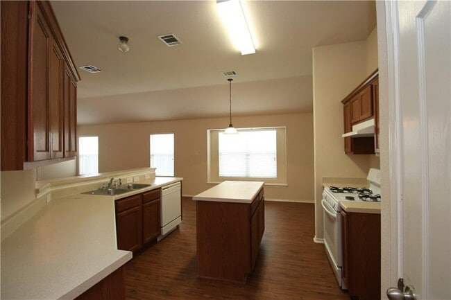 Photo - 1528 Haynie Bend