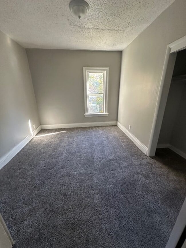 Photo - 104-104.5-1045 Bernard St Unit 104.5 Bernard-Apt 3