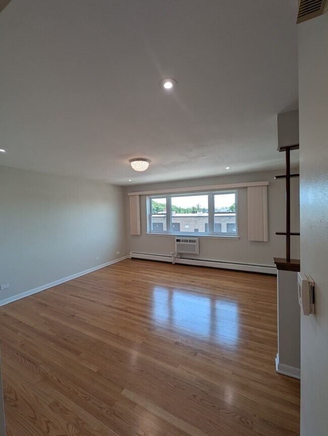 Photo - 9216 Seymour Ave