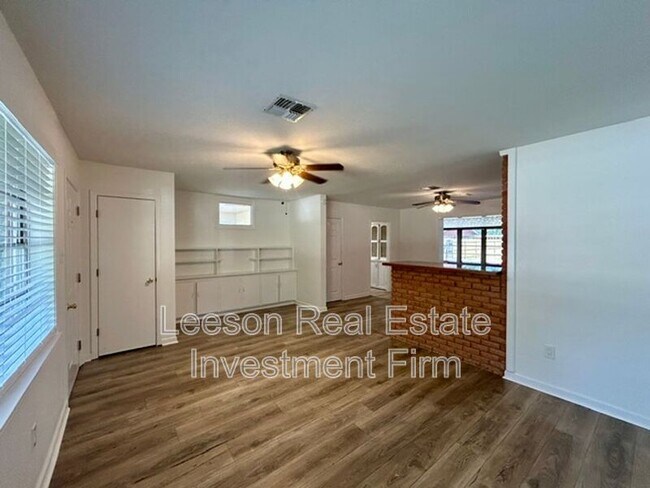 Photo - 3235 Caroline Dr