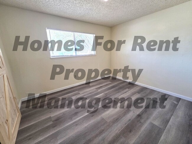1932 W Prospect Ave