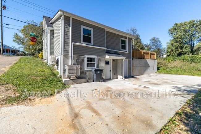 Photo - 128 Pickering St