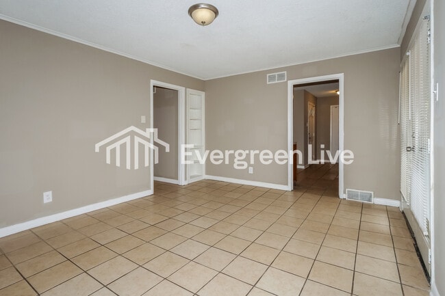 Photo - 3070 Magevney St