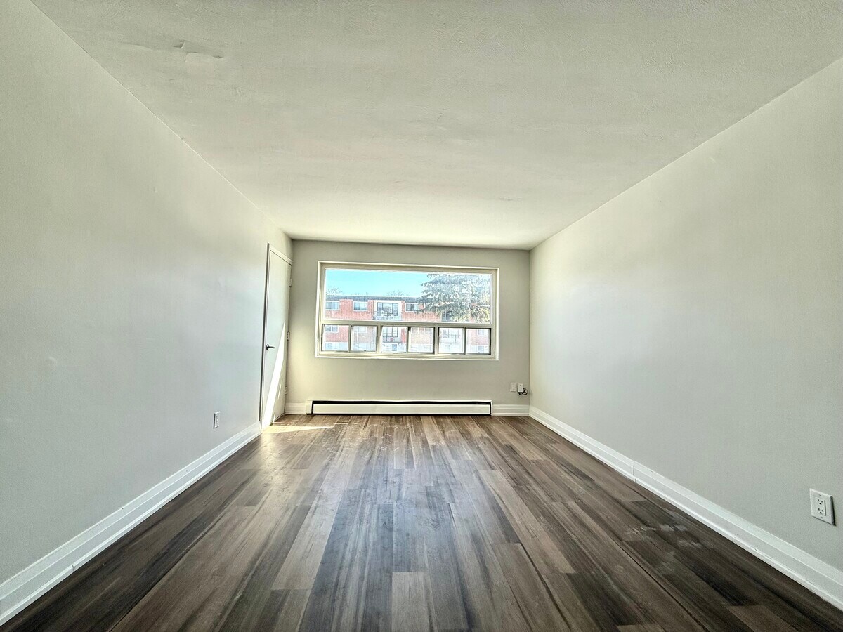 Photo - 280 Lorne Ave