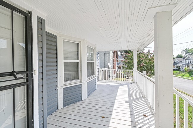 1922 Hewitt Ave