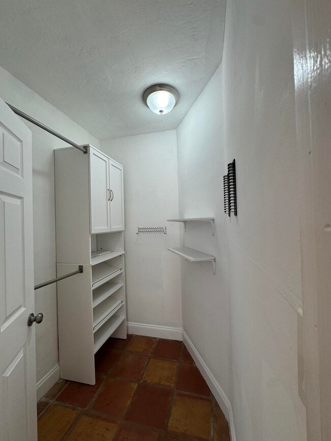 Photo - 1601 NE 47th St