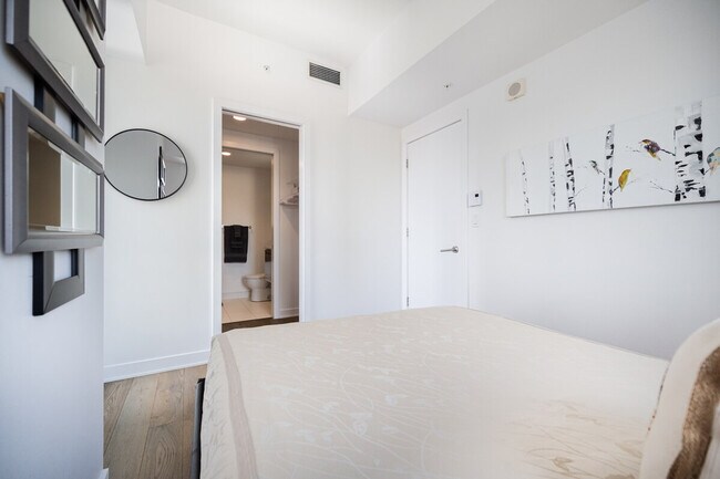 Photo - 100 Av. des Canadiens-de-Montréal Unit SI ID1261847P