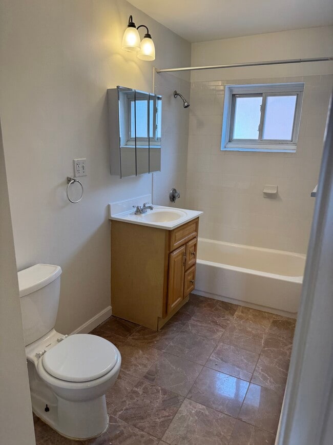 Photo - 69 Chiswick Rd Unit 9