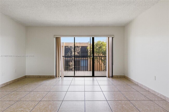 Photo - 8415 SW 107th Ave Unidad 375W