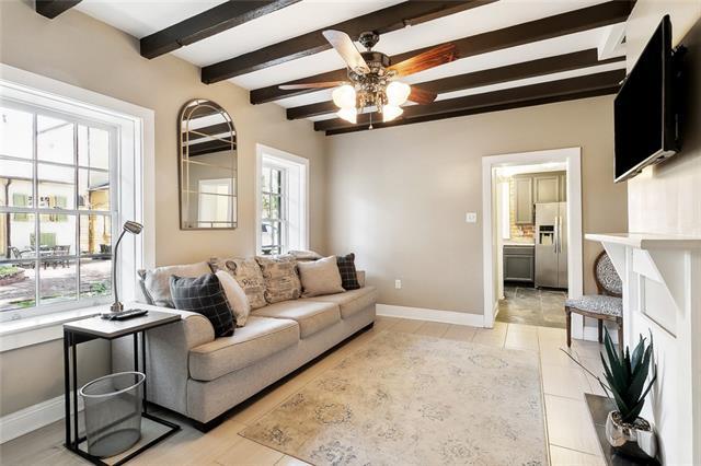 Photo - 823 Dauphine St