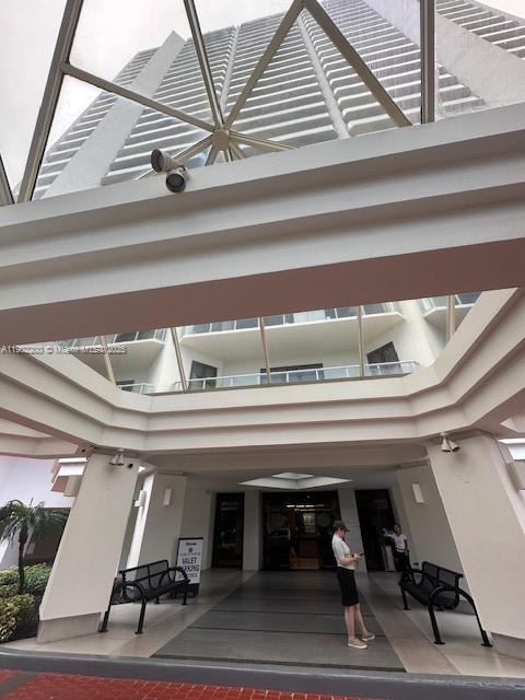 Building Photo - 19500 Turnberry Way Unit 12E