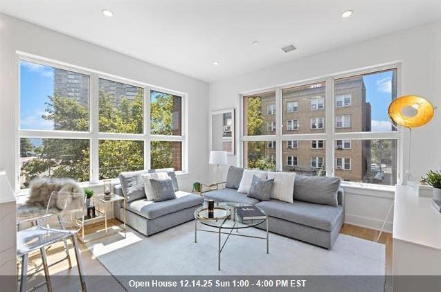 Building Photo - 6025 BLVD Unit 407