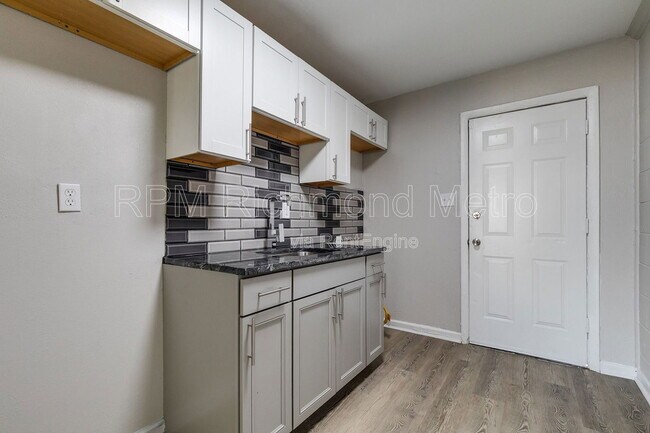 Building Photo - 1901 Whitcomb St Unit 5 Rental