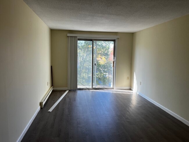 Building Photo - 39 Dinan Dr Unit 19