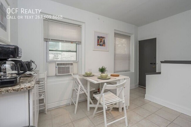 Photo - 1413 Lombard St Unit 2R