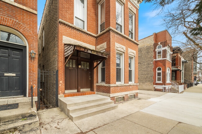 Photo - 1848 W Wabansia Ave