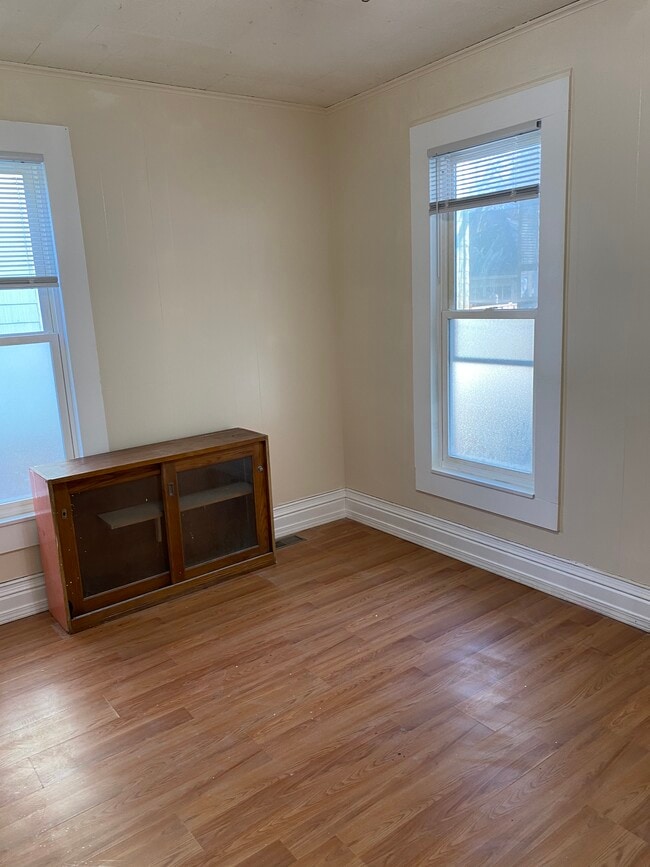 127 Selye Terrace Unidad 1 Down stairs