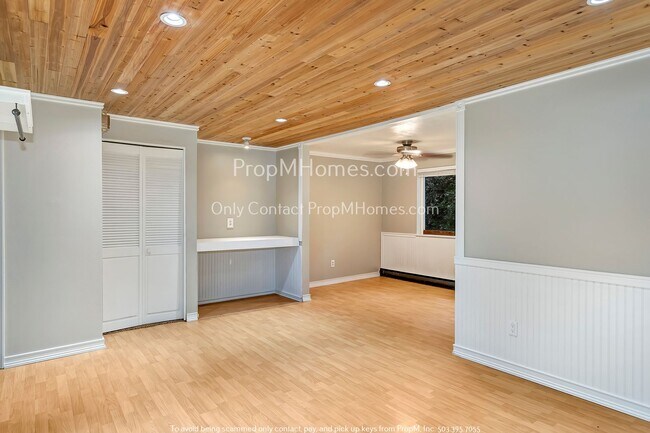 Photo - Stylish Two Bedroom Condo In West Linn! Mo...