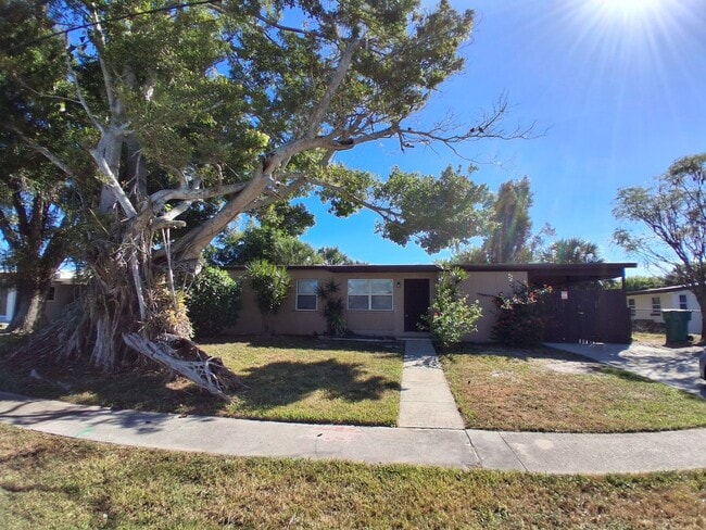 Building Photo - 21995 Catherine Ave