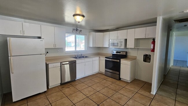 Photo - 3 Bed 2 Bath
