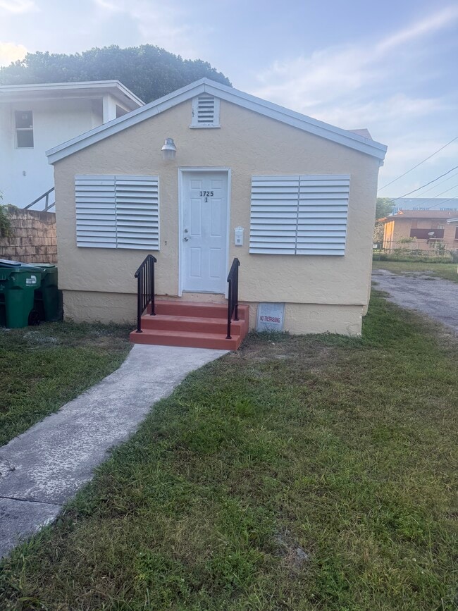 Building Photo - 1725 NW 59th St Unit #1