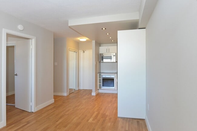 230 Oak St Unit 1003