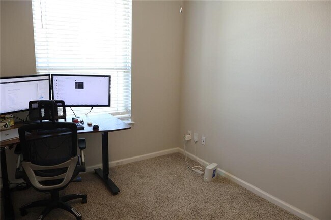 Photo - 11500 Maple Leaf Way