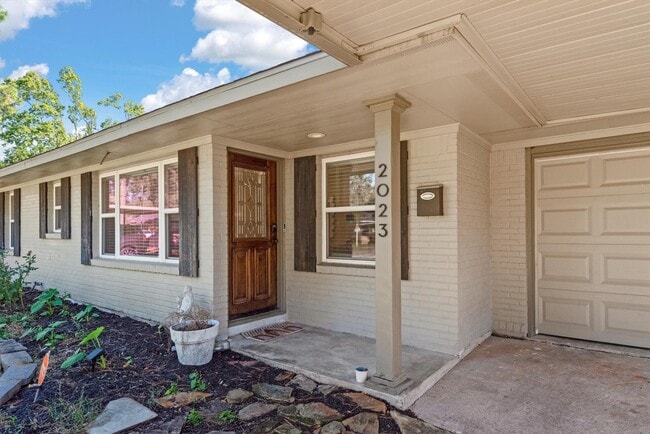 Photo - 2023 Woodcrest Dr
