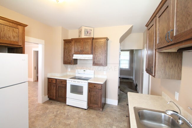 Kitchen - 4929 Hesper Rd