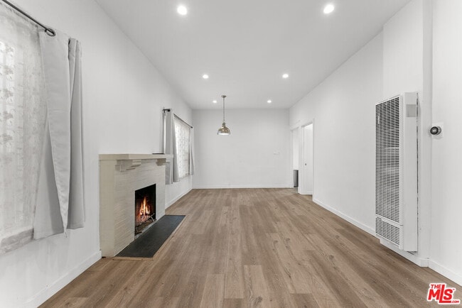 Photo - 33 Wavecrest Ave