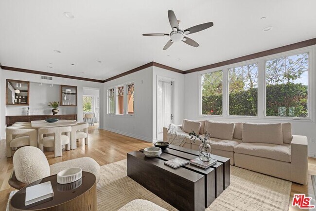 Photo - 6241 Crescent Park W