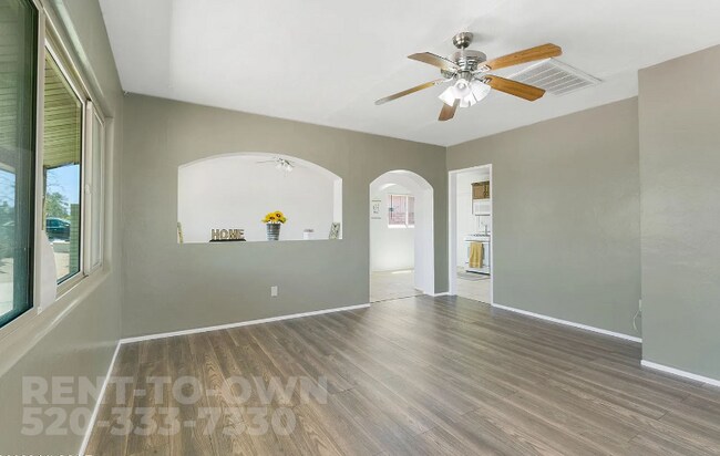 Photo - 418 E McMillan Dr