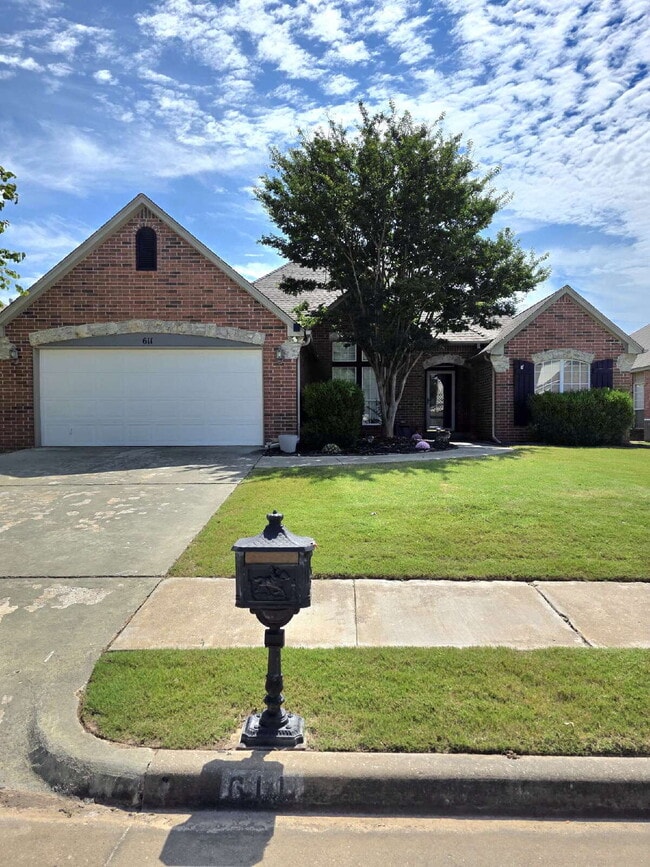 "Charming 3-Bedroom Gem with 2 Full Baths ... - "Charming 3-Bedroom Gem with 2 Full Baths ... Apartment