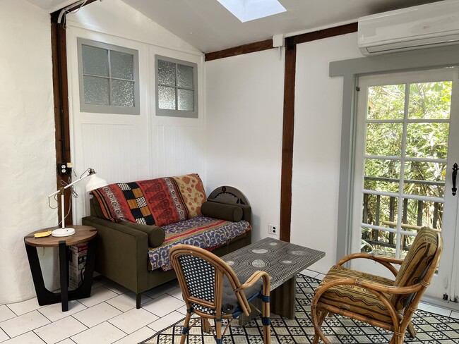 Photo - 3534 Fernwood Ave
