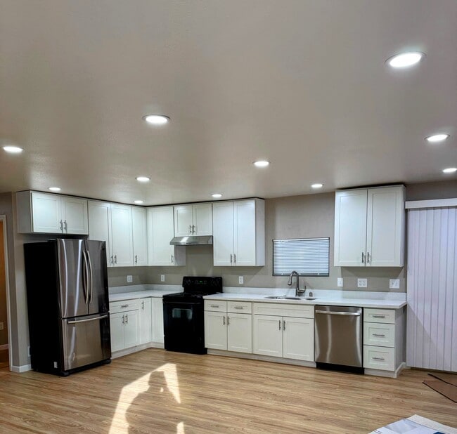 Photo - 3776 Laddell Ave