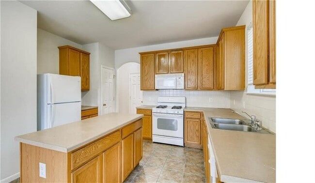 Photo - 1821 Briarton Ln N