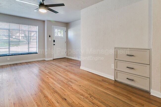 Photo - 1421 Classen Dr